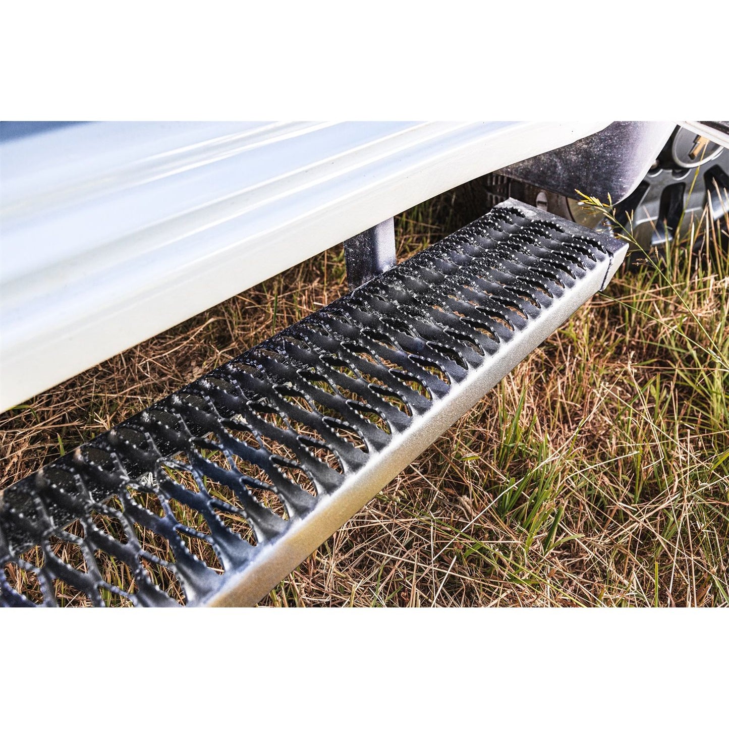 N-Fab | Growler-Cab Len-19 (New Body Style)-24 Silv/Sierra 1500/20-24HD Crw-TX Blk | GFC19CC-TX