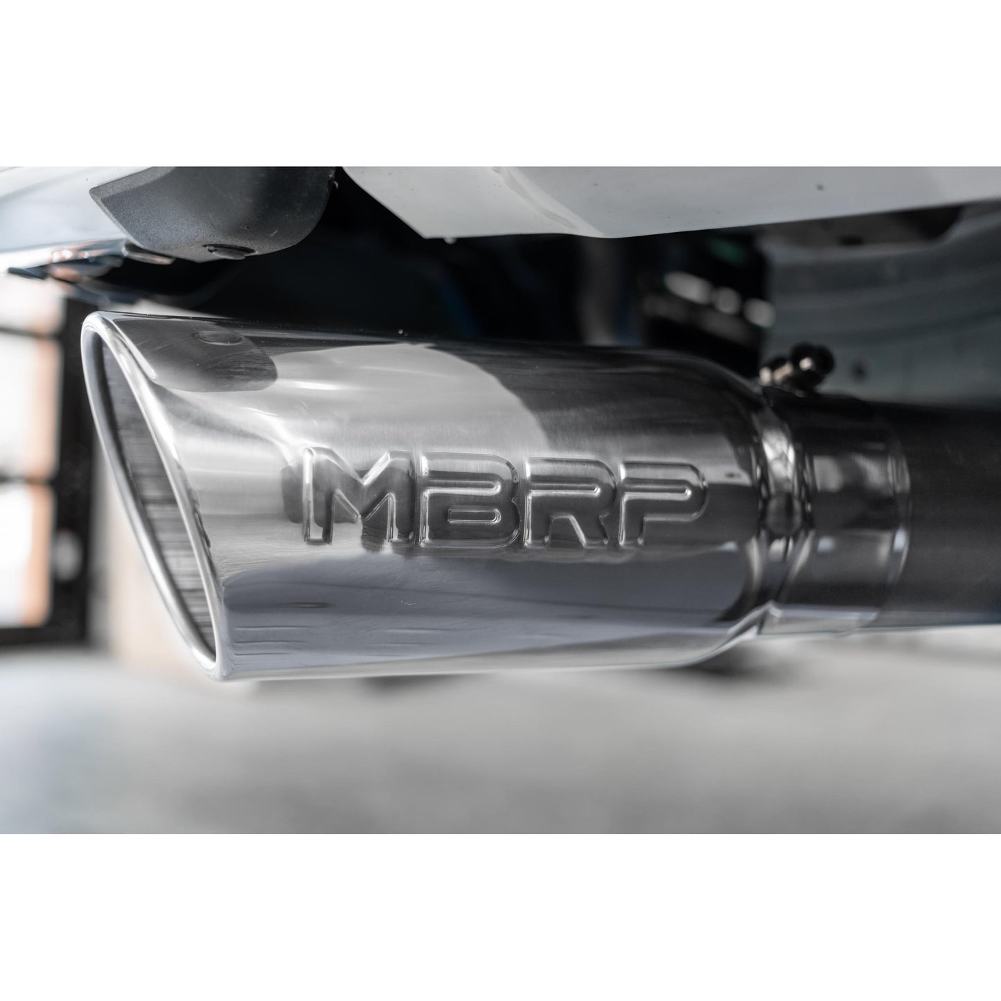 MBRP | 4 Inch Cat Back Exhaust System Single Side Exit 20-Up Silverado/Sierra 2500/3500 HD 6.6L V8 Armor Pro  | S5093304