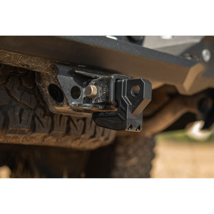 DV8 OFF-ROAD | DV8 Xtract Hitch Skid Plate Black  | UNHS-01BL