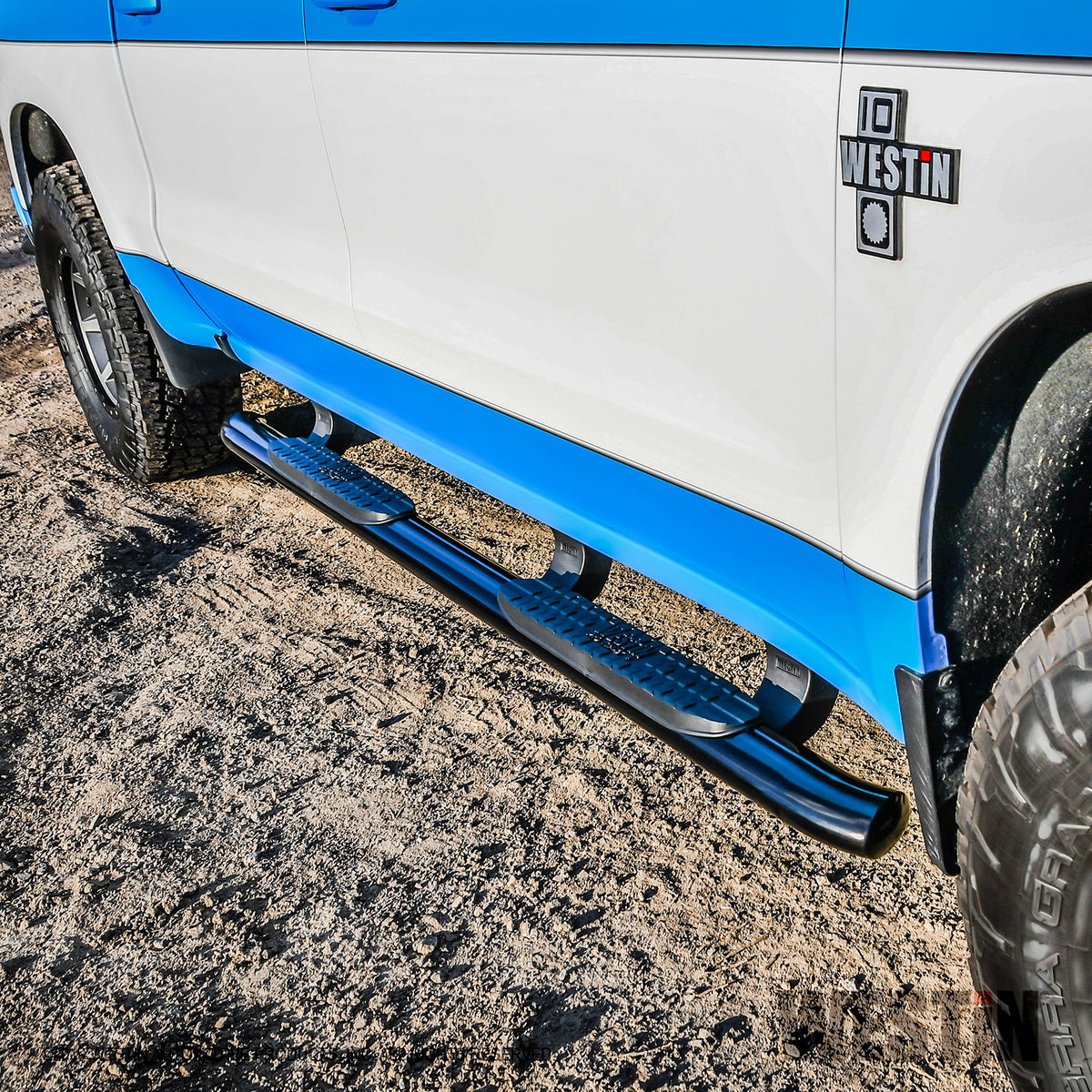 Westin PRO TRAXX 5 Nerf Steps 2019-2024 Chevy/GMC Silverado/Sierra 1500 Crew Cab