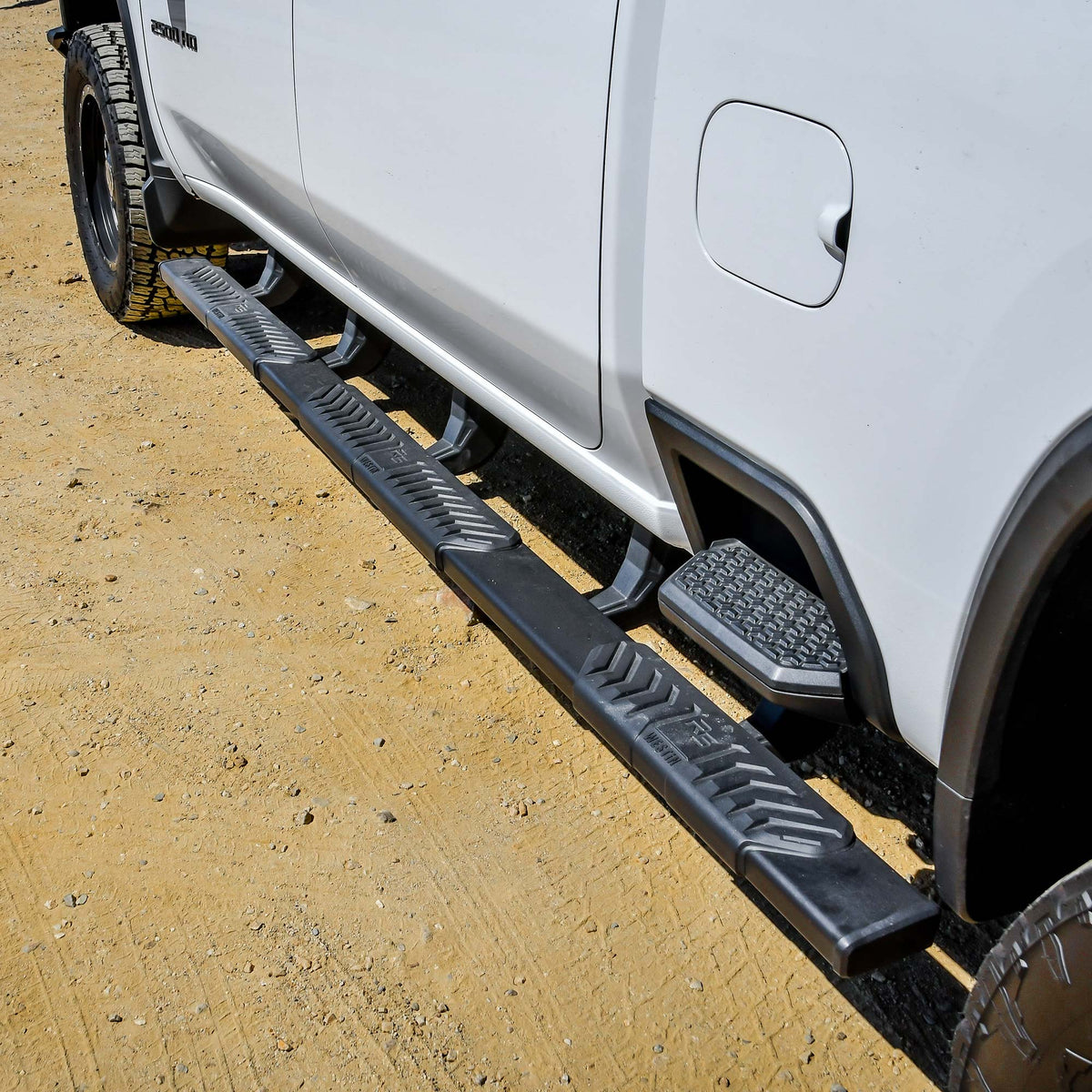 Westin R5 M-Series XD Wheel to Wheel Nerf Steps Chevy/GMC Silverado/Sierra 2500/3500 Crew Cab