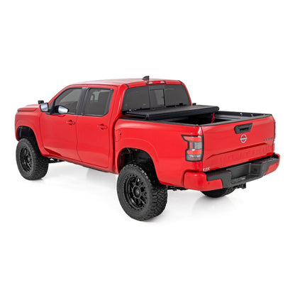 ROUGH COUNTRY Hard Low Profile Bed Cover | 5' Bed | w/Cargo Mgmt | Nissan Frontier (22-25) | 47520551B