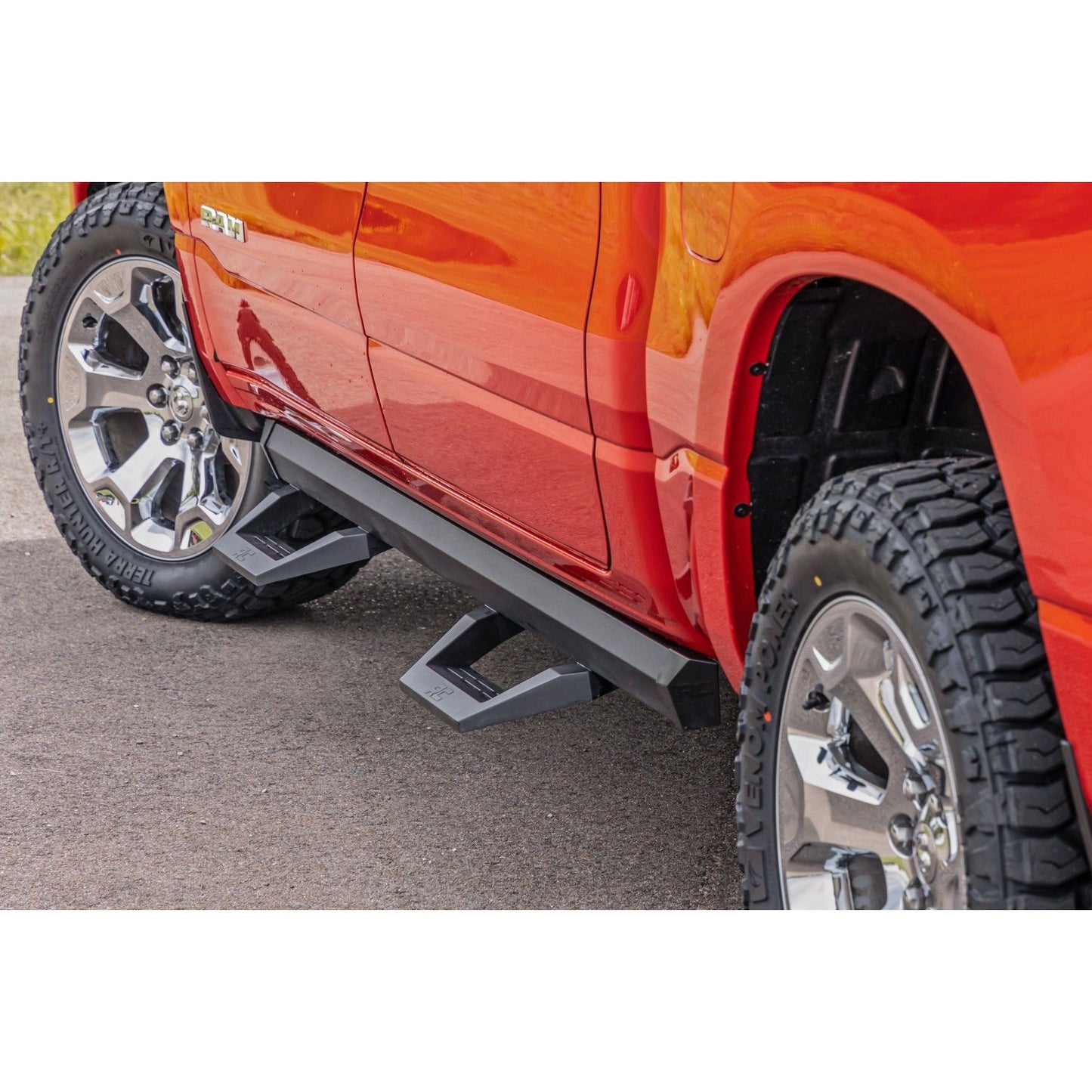ROUGH COUNTRY SRX2 Adj Aluminum Step | Crew Cab | Ram 1500 (19-25)/1500 TRX (21-24)  | 31008A