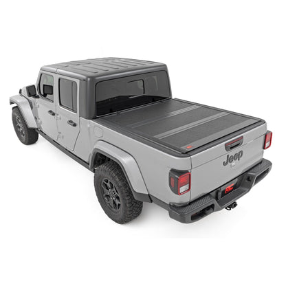 ROUGH COUNTRY Hard Low Profile Bed Cover | 5' Bed | Jeep Gladiator JT 4WD (2020-2025) | 47620500B
