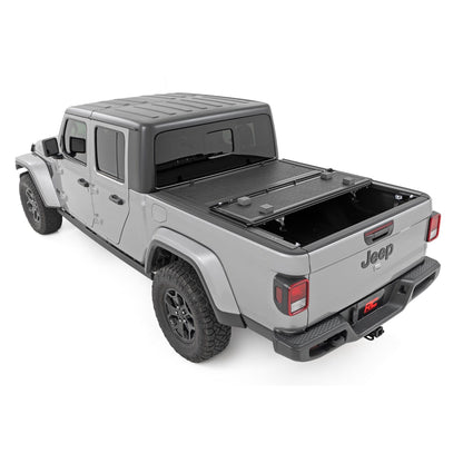 ROUGH COUNTRY Hard Low Profile Bed Cover | 5' Bed | Jeep Gladiator JT 4WD (2020-2025) | 47620500B