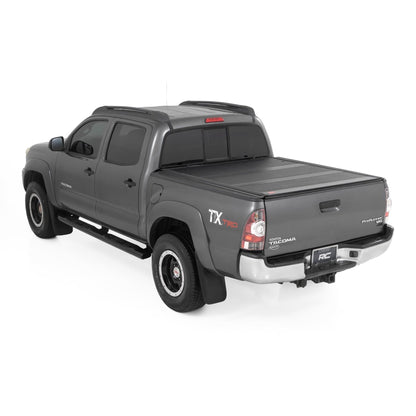 ROUGH COUNTRY | Hard Low Profile Bed Cover  5' Bed  Toyota Tacoma 2WD/4WD (05-15) | 47415500B