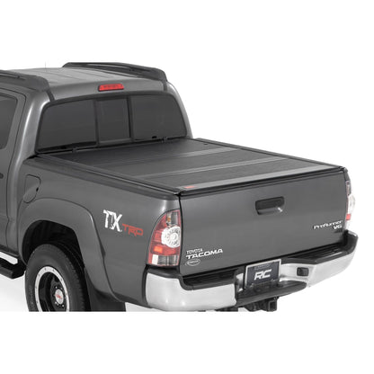 ROUGH COUNTRY | Hard Low Profile Bed Cover  5' Bed  Toyota Tacoma 2WD/4WD (05-15) | 47415500B