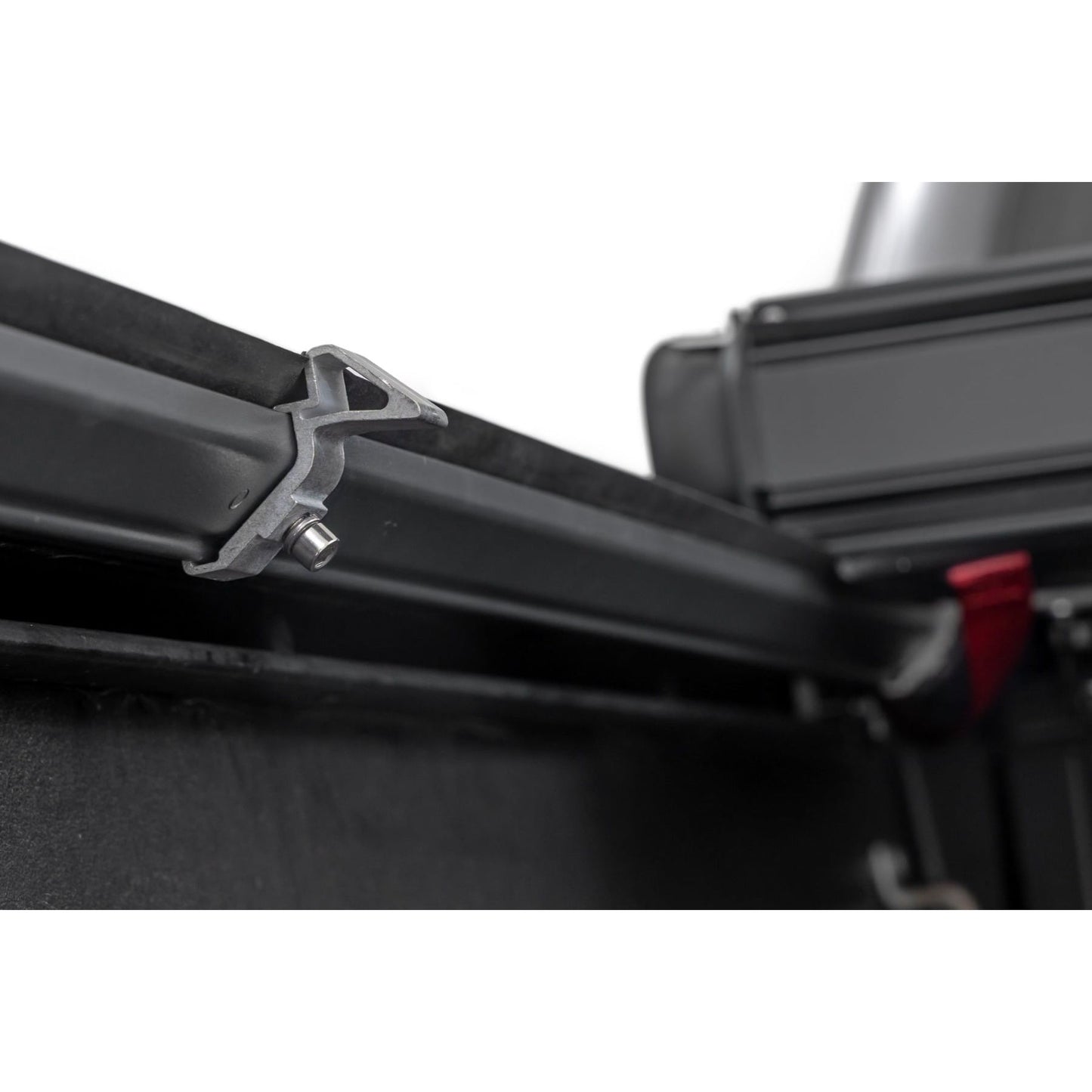 ROUGH COUNTRY | Hard Low Profile Bed Cover  5' Bed  Toyota Tacoma 2WD/4WD (05-15) | 47415500B