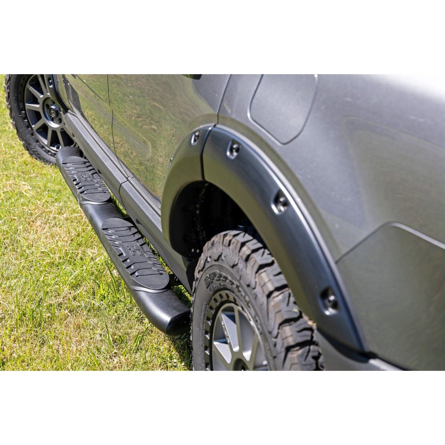 ROUGH COUNTRY Oval Nerf Steps | Black | Ford Bronco Sport 4WD (2021-2025) | 21006