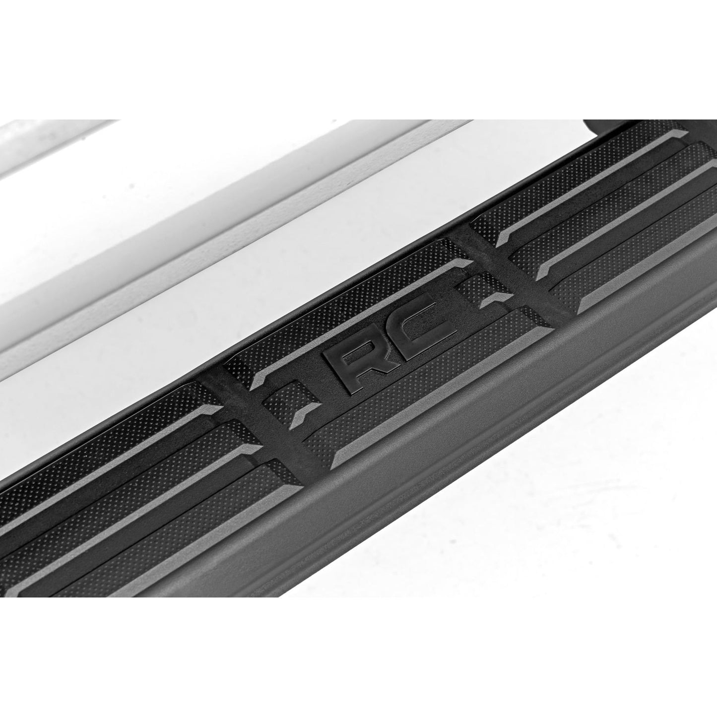 ROUGH COUNTRY | TR2 Running Boards  Chevy/GMC 1500/2500HD/3500HD (07-19 & Classic) | 25000