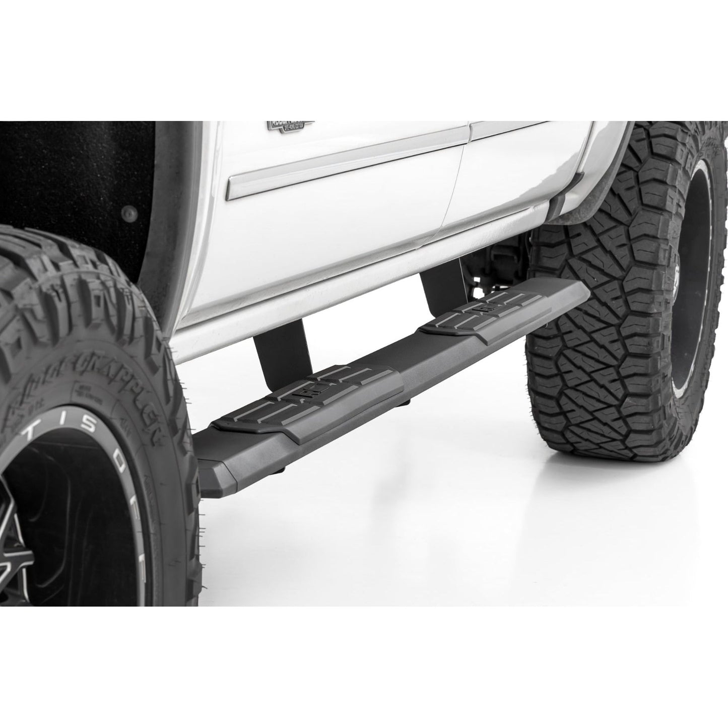 ROUGH COUNTRY | TR2 Running Boards  Chevy/GMC 1500/2500HD/3500HD (07-19 & Classic) | 25000