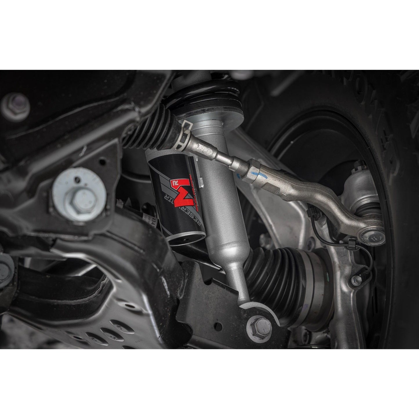 ROUGH COUNTRY M1R Reservoir Leveling Struts | Adjustable Height | Front | Toyota Tacoma (24-25) | 684177