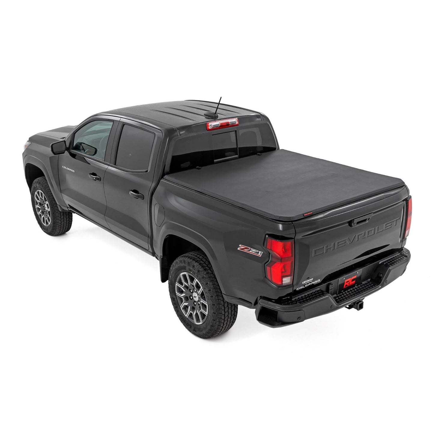 ROUGH COUNTRY | Soft Tri-Fold Bed Cover  5' Bed  Chevy/GMC Canyon/Colorado 2WD/4WD (23-26) | 41215700A