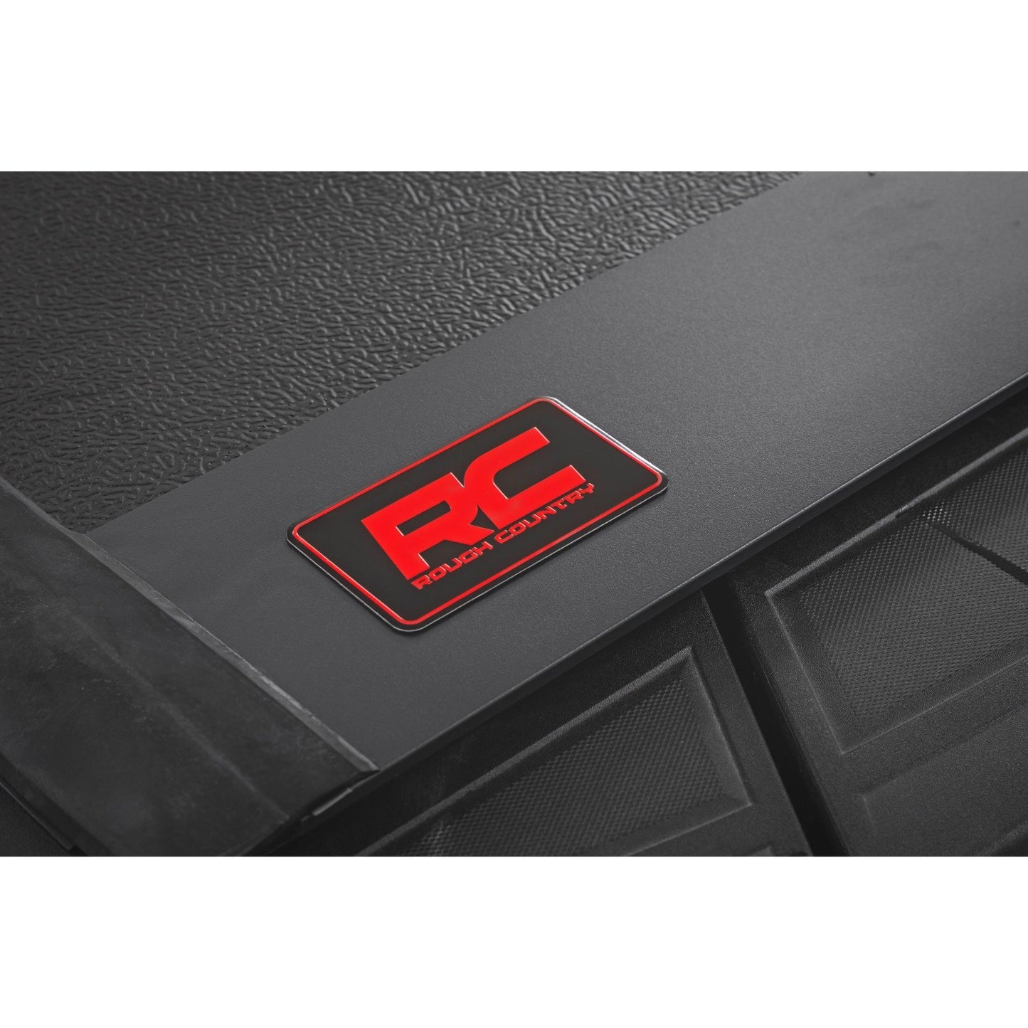 ROUGH COUNTRY Hard Low Profile Bed Cover | 6'9" Bed | Rail Caps | Chevy/GMC 2500HD/3500HD (20-25) | 47120651B