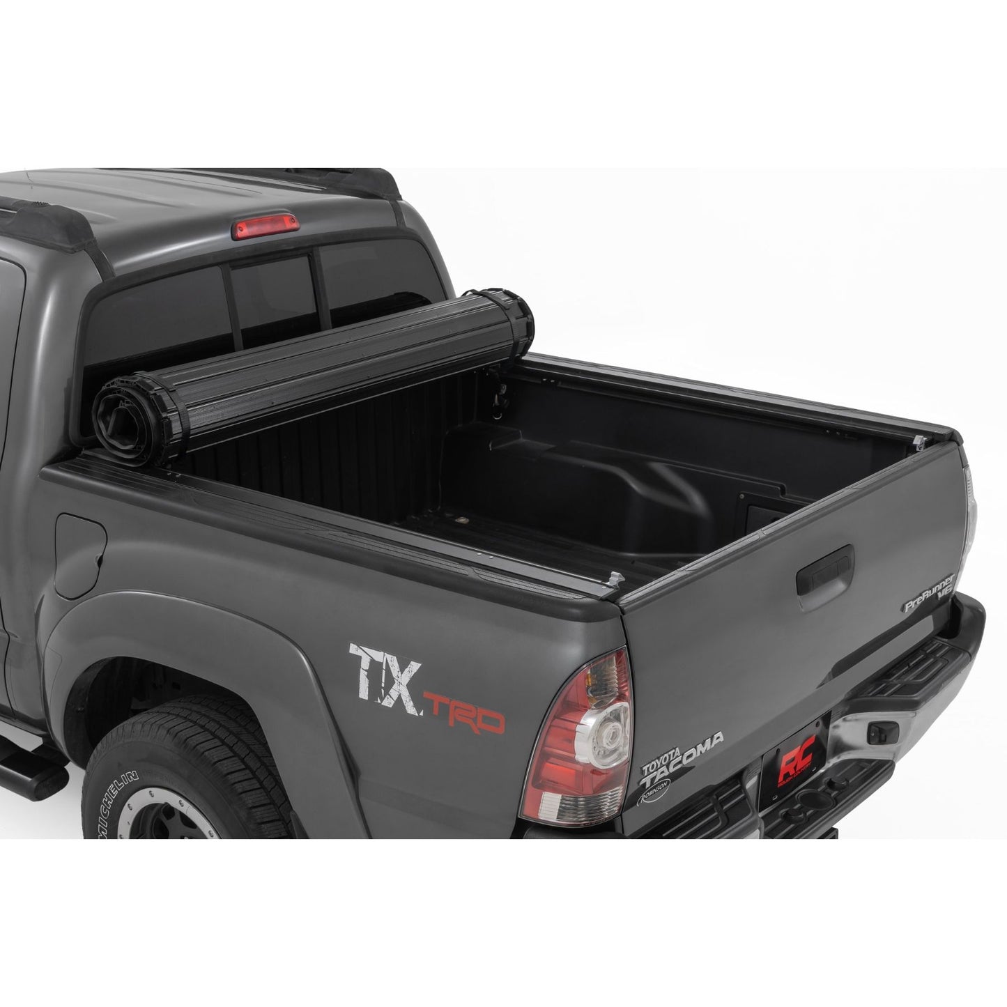 ROUGH COUNTRY | Hard Roll Up Bed Cover  5' Bed  Toyota Tacoma 2WD/4WD (2005-2015) | 50415500