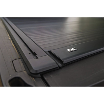ROUGH COUNTRY | Manual Retractable Bed Cover  6'10" Bed  Ford F-250/F-350 Super Duty (17-26) | 53507650