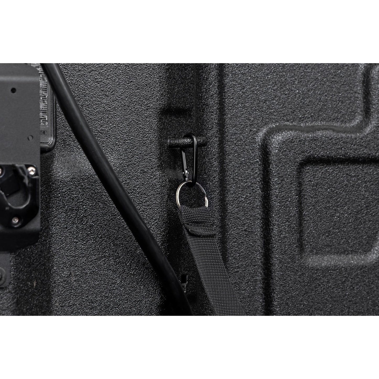 ROUGH COUNTRY | Manual Retractable Bed Cover  5'10" Bed  Chevy/GMC Sierra 1500 (19-26)/Silverado 1500 (19-26) | 53120580