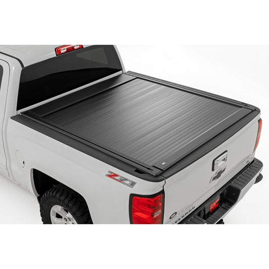 ROUGH COUNTRY | Manual Retractable Bed Cover  5'9" Bed  Chevy/GMC 1500 (14-18 & Classic) | 53214550