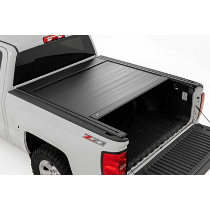 ROUGH COUNTRY | Manual Retractable Bed Cover  5'9" Bed  Chevy/GMC 1500 (14-18 & Classic) | 53214550
