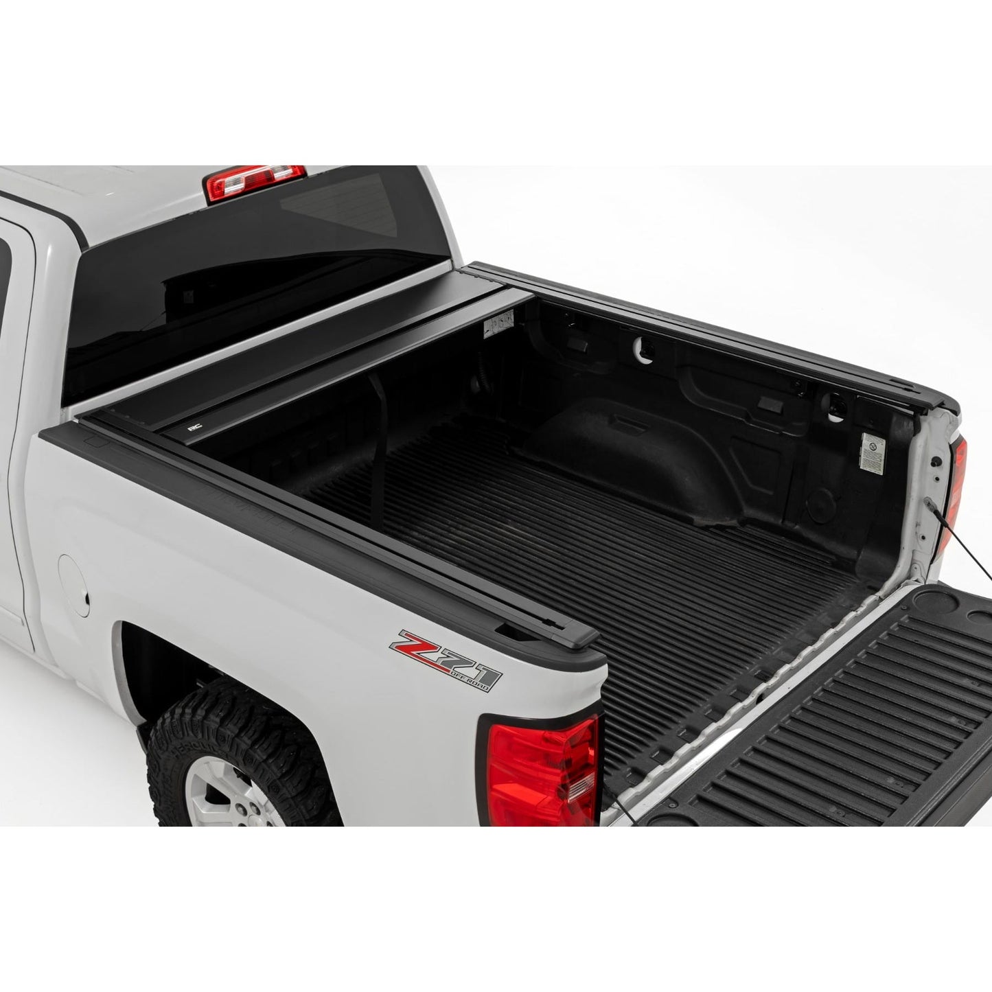 ROUGH COUNTRY | Manual Retractable Bed Cover  5'9" Bed  Chevy/GMC 1500 (14-18 & Classic) | 53214550