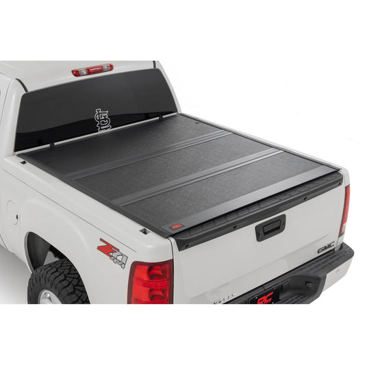 ROUGH COUNTRY | Hard Low Profile Bed Cover  5'9" Bed  No Rail Caps  Chevy/GMC 1500 (07-13) | 47113550B