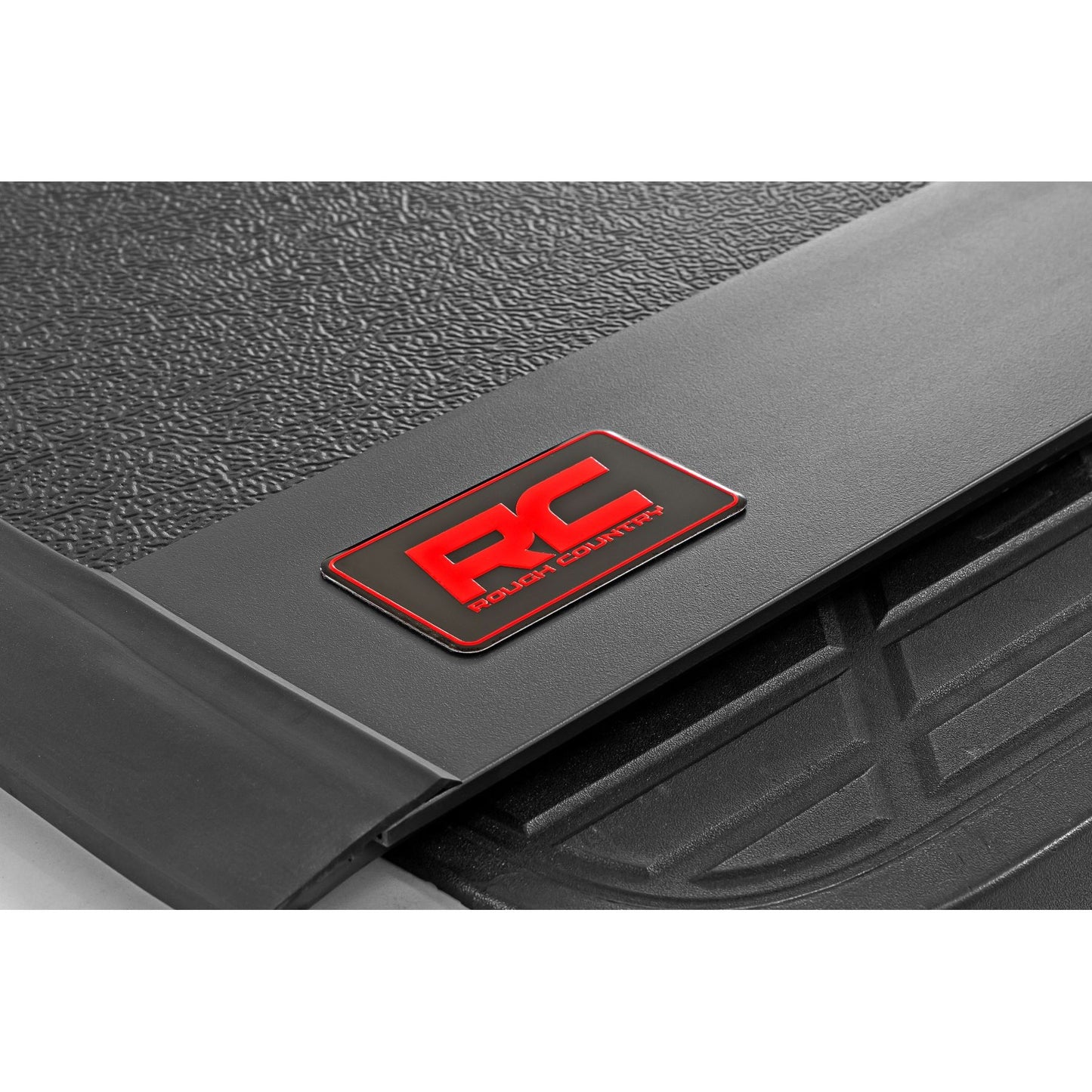 ROUGH COUNTRY | Hard Low Profile Bed Cover  5'9" Bed  No Rail Caps  Chevy/GMC 1500 (07-13) | 47113550B