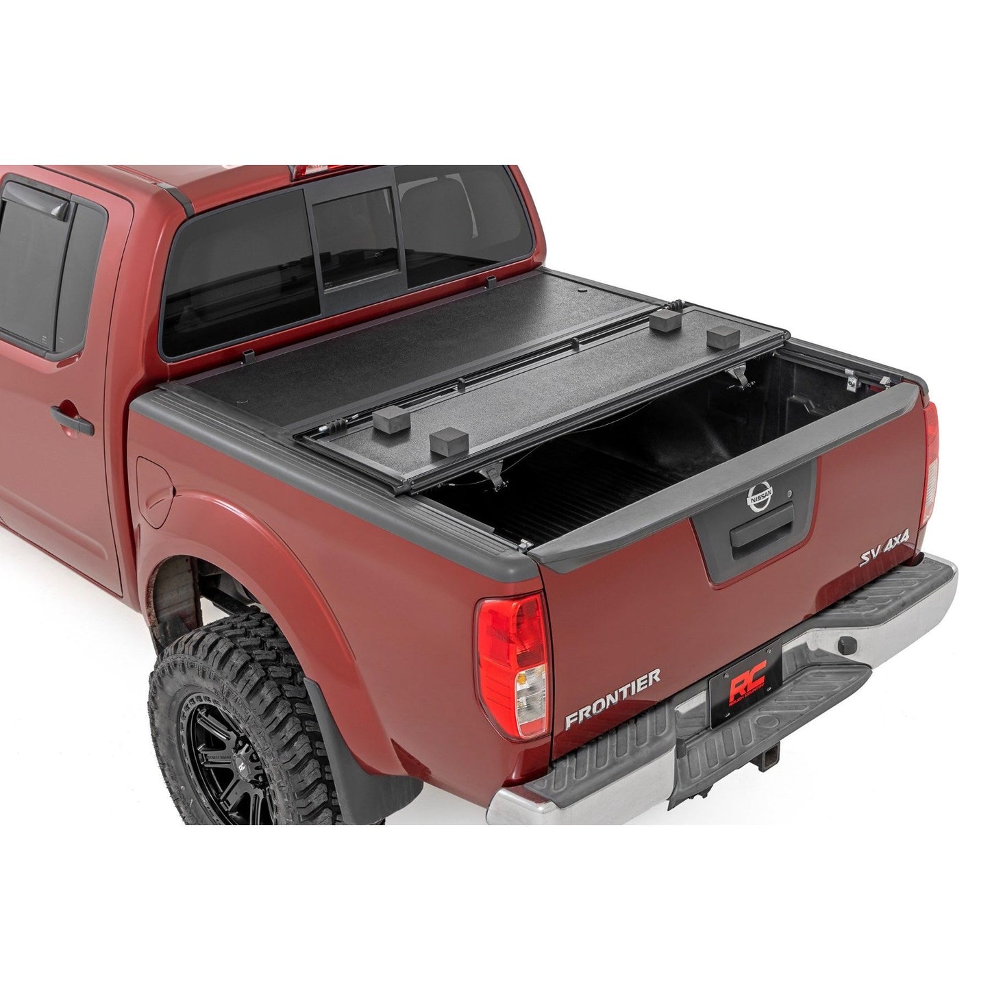 ROUGH COUNTRY Hard Low Profile Bed Cover | 5' Bed | Cargo Mgmt | Nissan Frontier (05-21) | 47520501B
