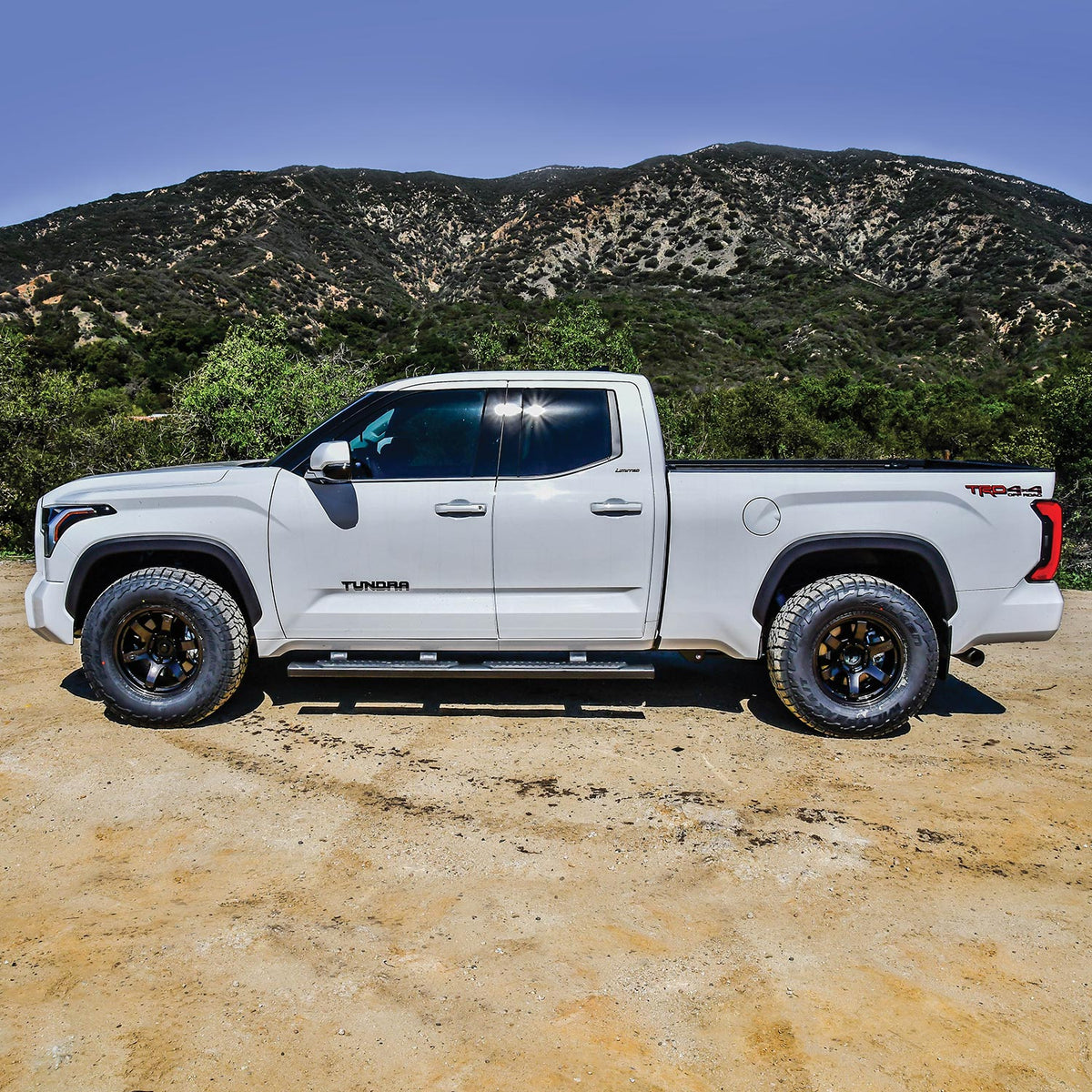 Westin R5 Nerf Steps 2022-2024 Toyota Tundra Double Cab
