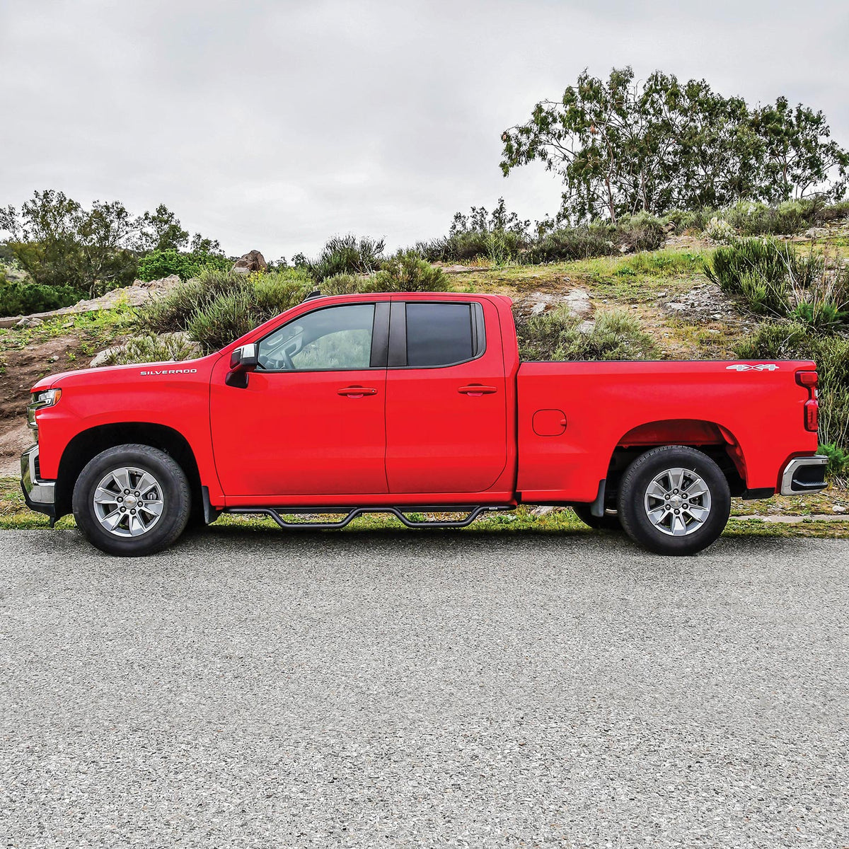 Westin Outlaw Drop Nerf Steps 2014-2018 Chevy/GMC Silverado/Sierra 1500 Double Cab (Rocker Mount)