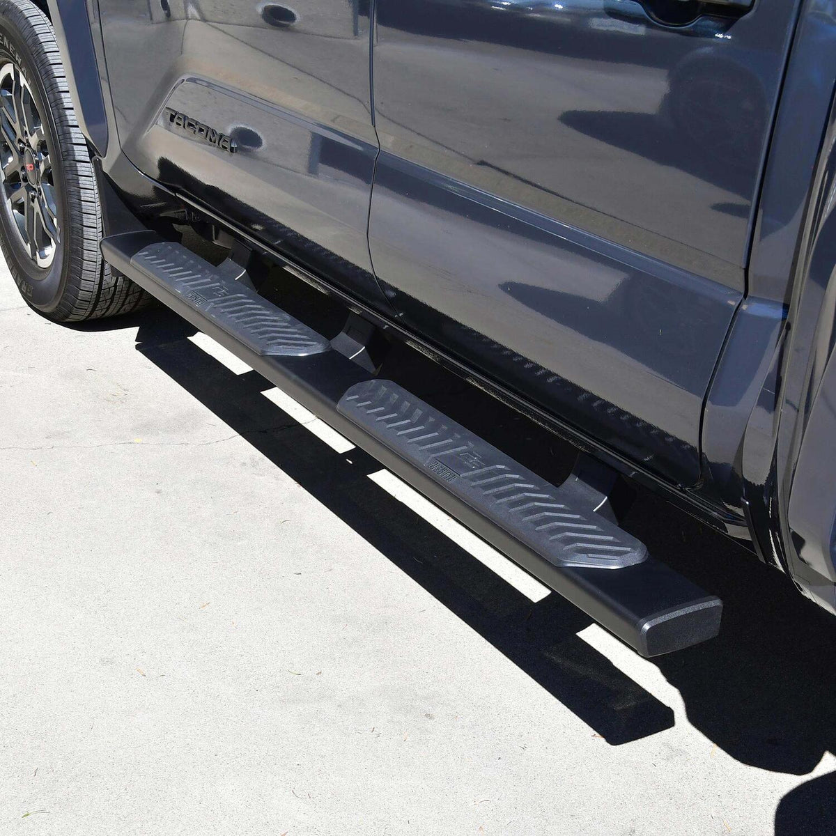Westin R5 Nerf Steps 2024 Toyota Tacoma Double Cab