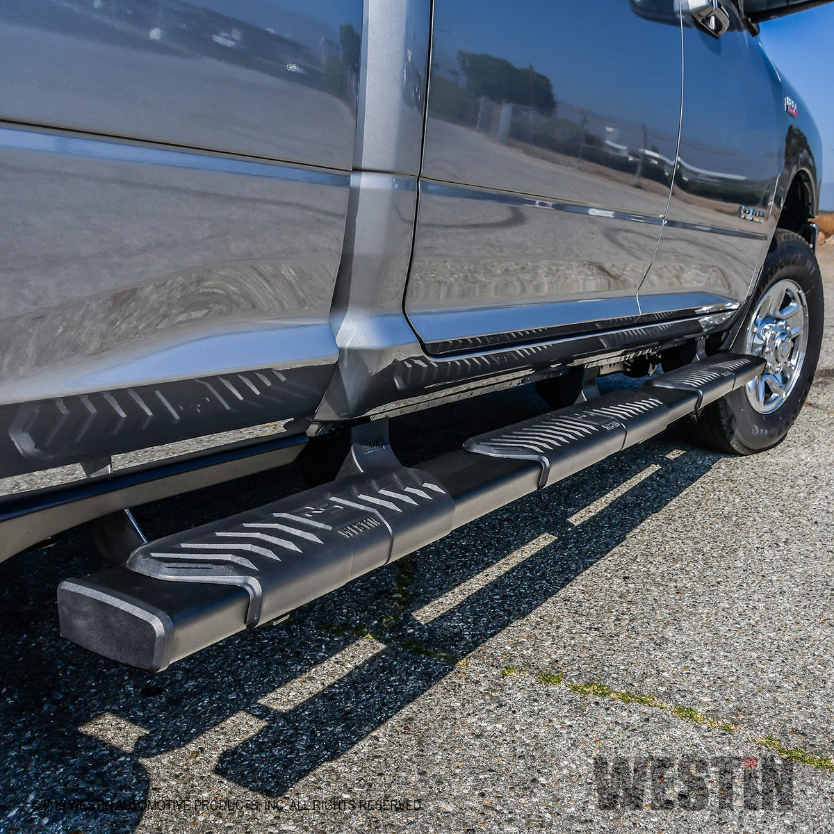 Westin R5 M-Series Wheel-to-Wheel Nerf Steps 2019-2024 Ram 2500/3500 Crew Cab (6.5' Bed)