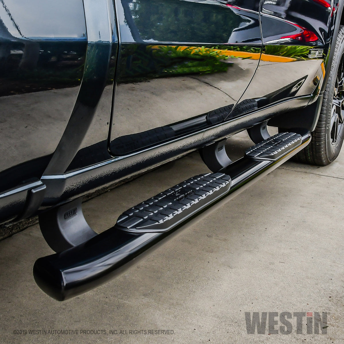Westin PRO TRAXX 5 Nerf Steps 2019-2024 Chevy/GMC Silverado/Sierra 1500 Double Cab
