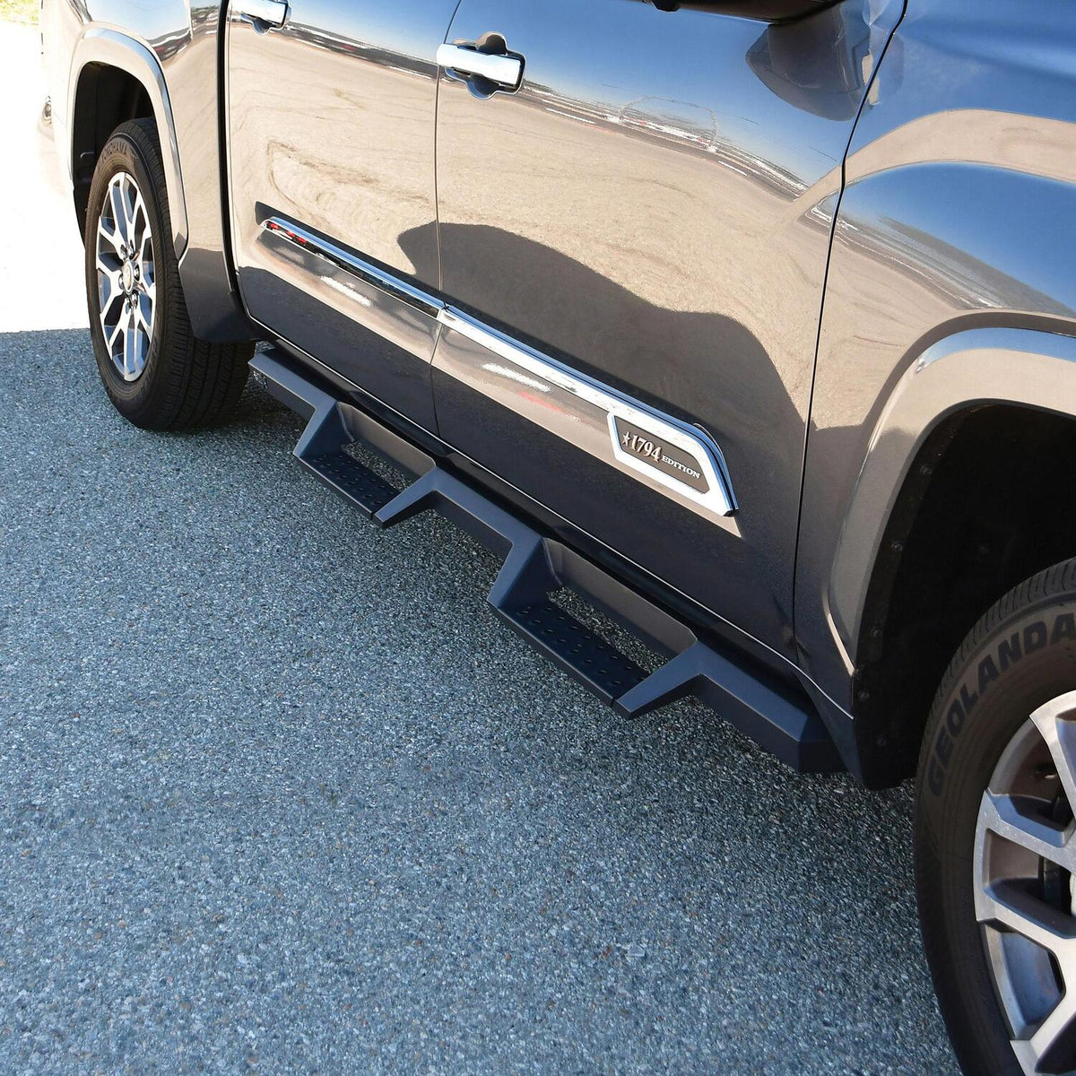 Westin HDX Drop Nerf Steps 2022-2024 Toyota Tundra CrewMax