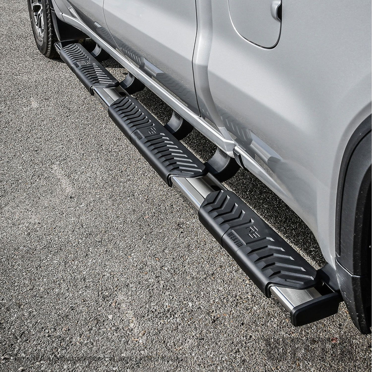 Westin R5 M-Series Wheel-to-Wheel Nerf Steps 2019-2024 Chevy/GMC Silverado/Sierra 1500 Crew Cab
