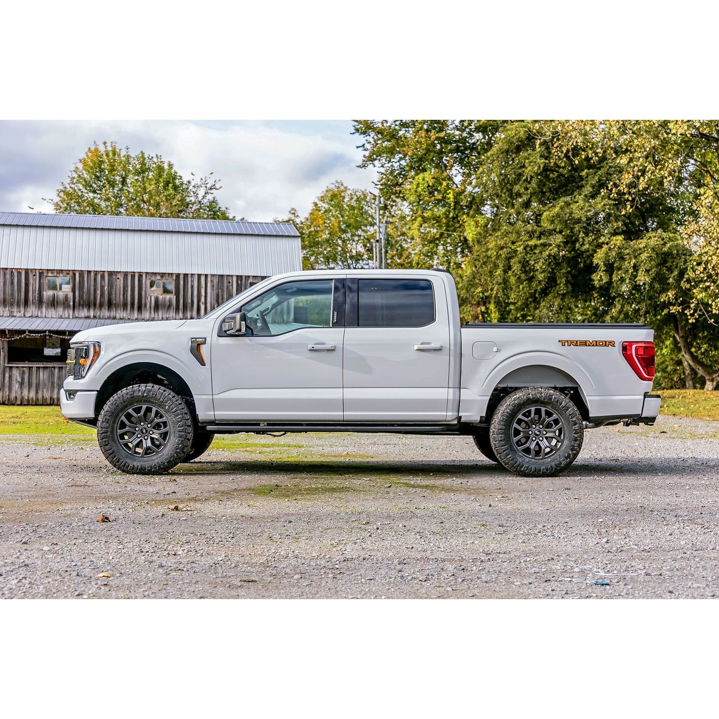ROUGH COUNTRY 2.5 Inch Lift Kit | M1 Struts | Ford F-150 Tremor 4WD (2021-2025) | 510040