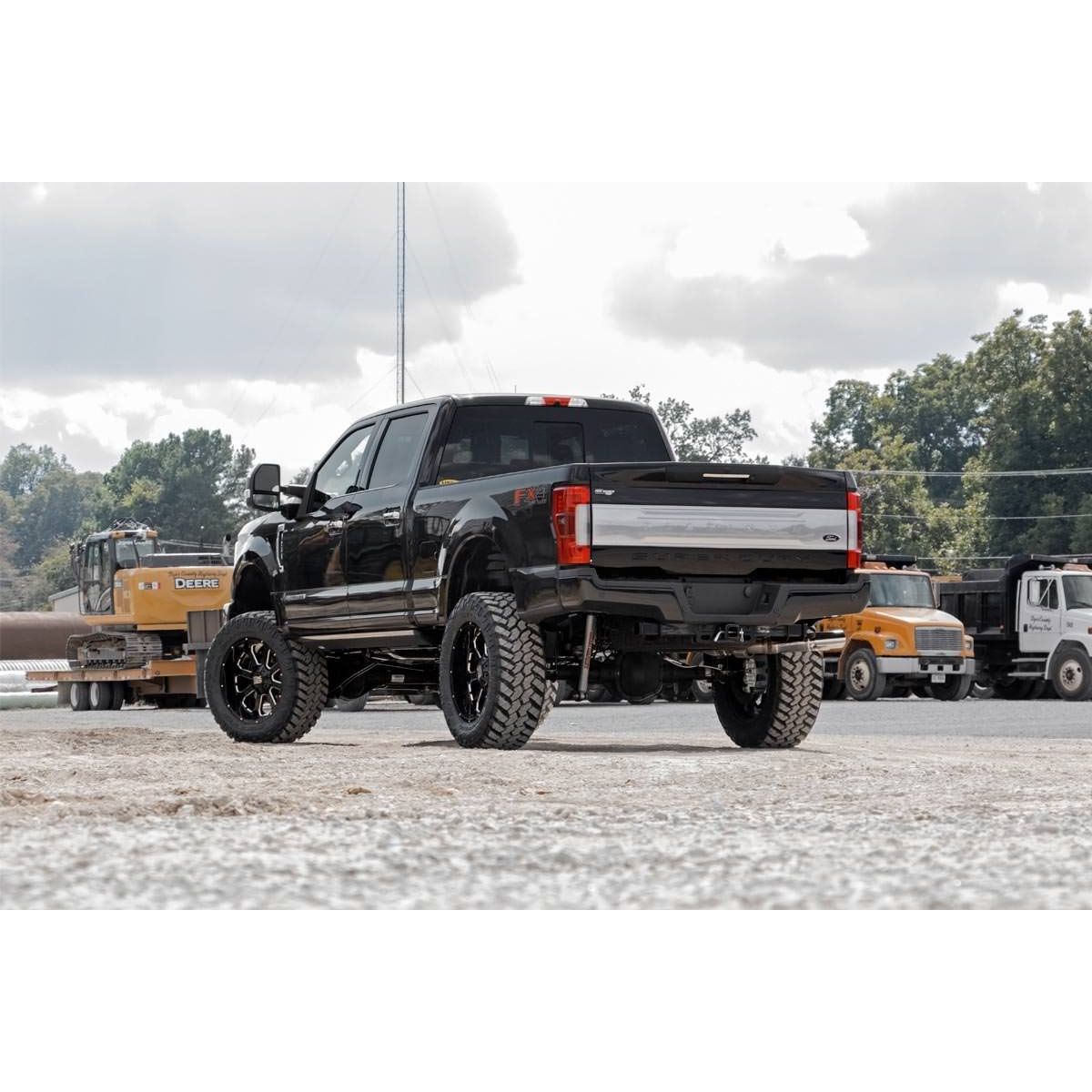ROUGH COUNTRY 6 Inch Lift Kit | Radius Arm | No OVLD | V2 | Ford F-250/F-350 Super Duty (17-22) | 55870