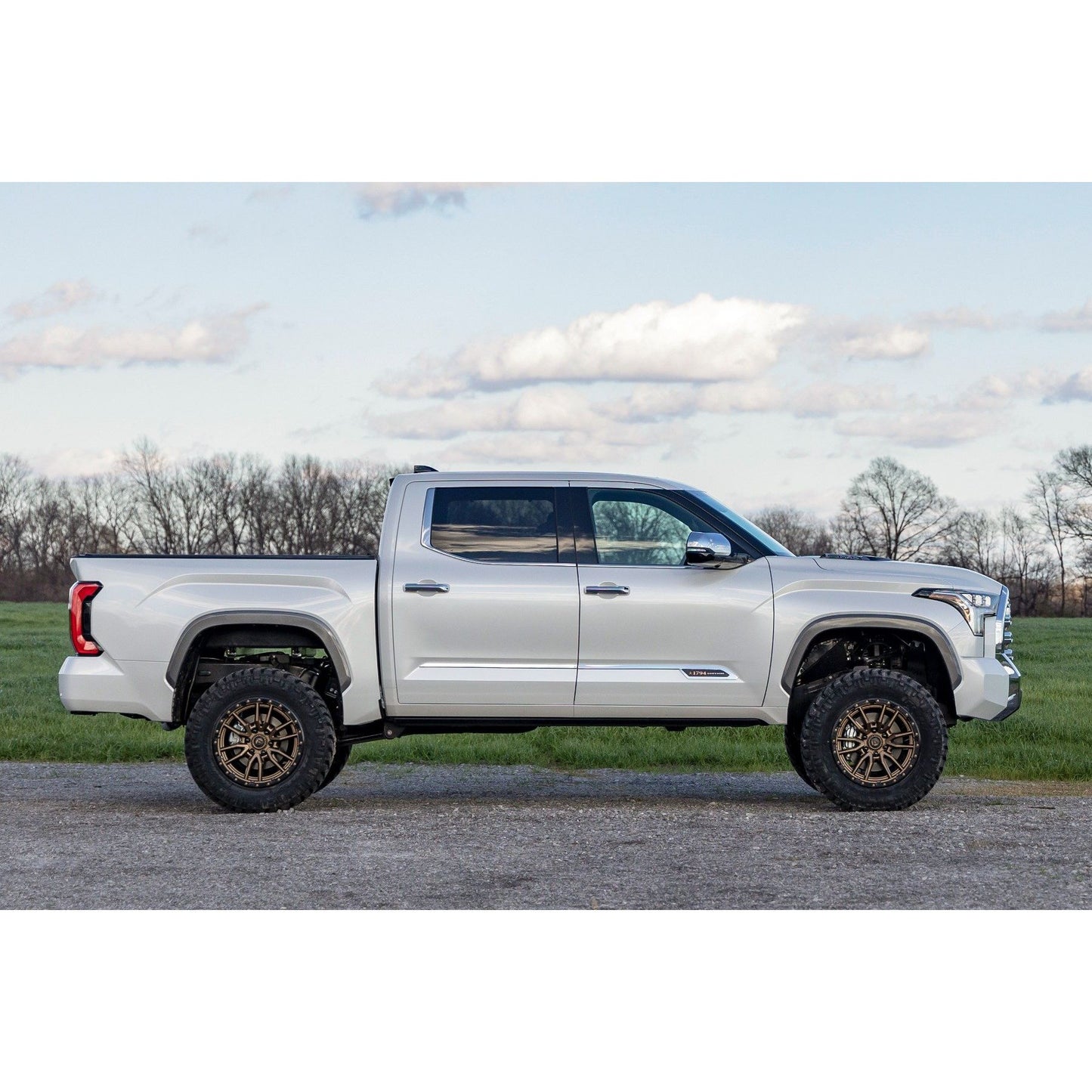 ROUGH COUNTRY 6 Inch Lift Kit | OE Air Ride | Toyota Tundra 2WD/4WD (2022-2025) | 71800