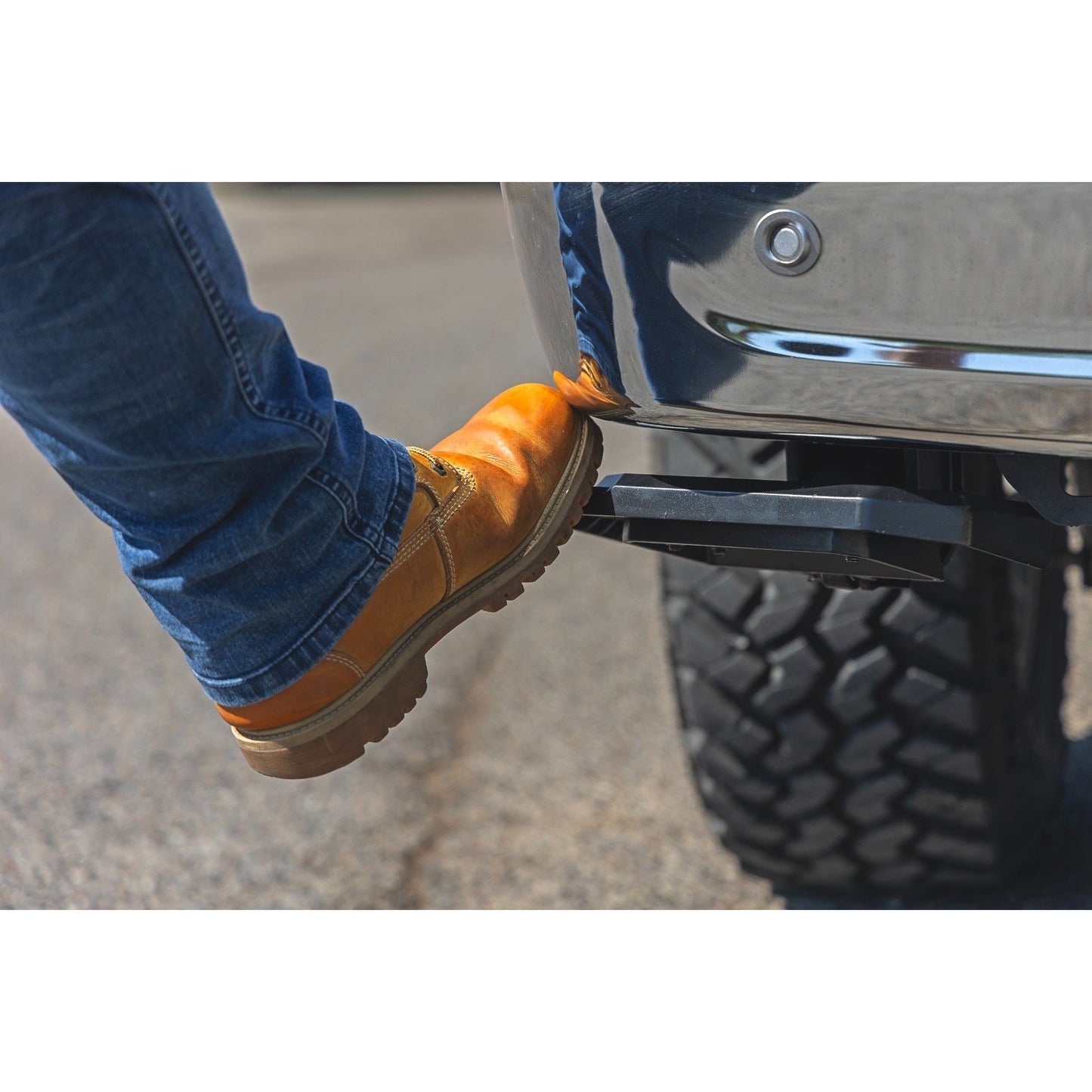 ROUGH COUNTRY Retractable Bed Step | Manual Pull | Ford F-150 (21-25)/F-150 Lightning (22-25)  | PW049807