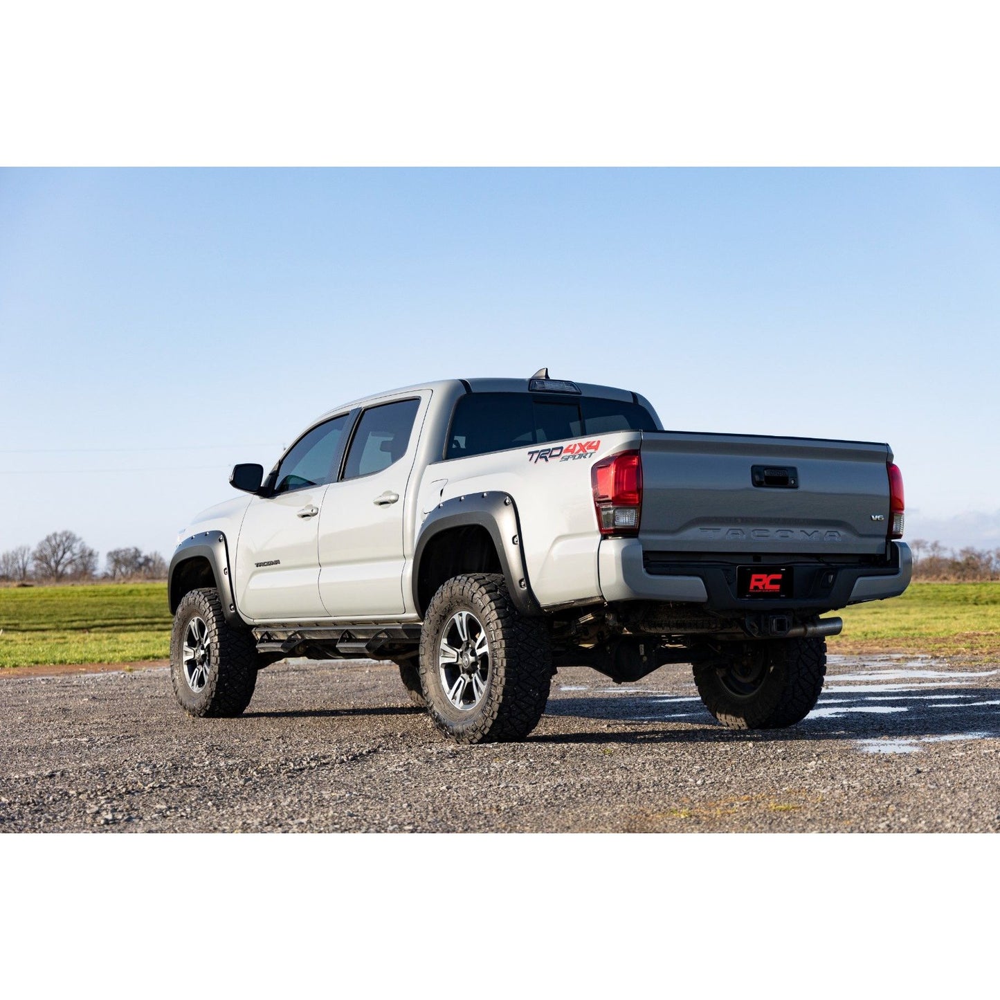 ROUGH COUNTRY Pocket Fender Flares | 6V7 Army Green | Toyota Tacoma 2WD/4WD (2016-2023) | F-T11621A-6V7