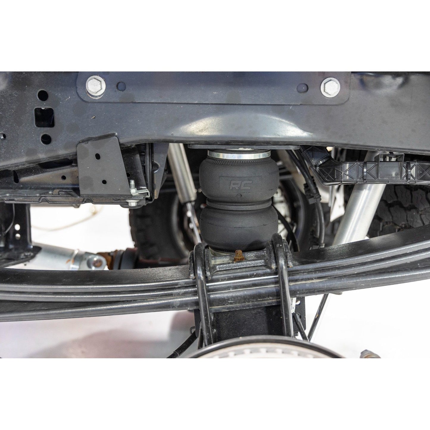 ROUGH COUNTRY Air Spring Kit w/compressor | Wireless Controller | Ford F-250/F-350 Super Duty (17-25) | 10038AWC