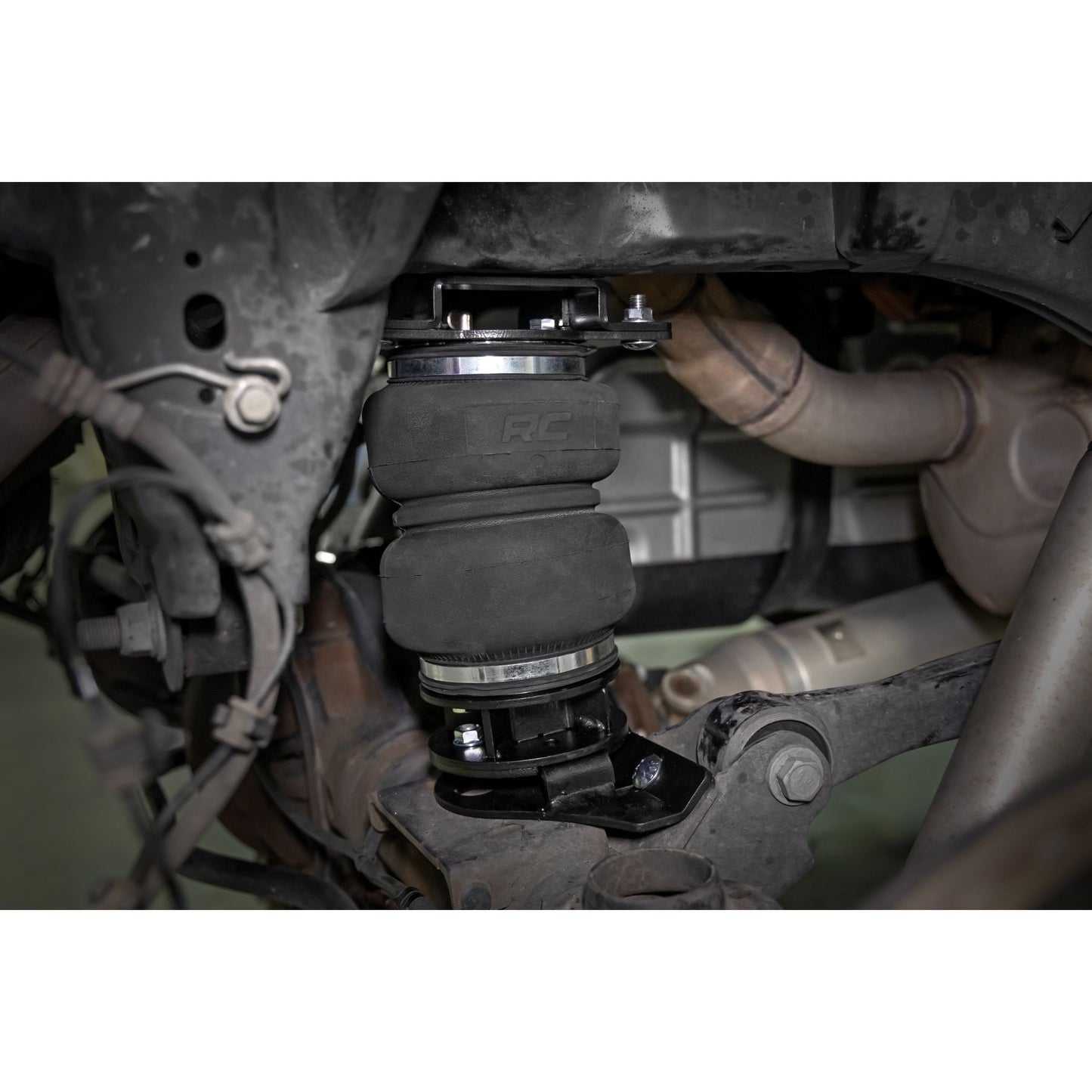 ROUGH COUNTRY Air Spring Kit w/compressor | 6 Inch Lift Kit | Ram 1500 4WD (2019-2025) | 100356C