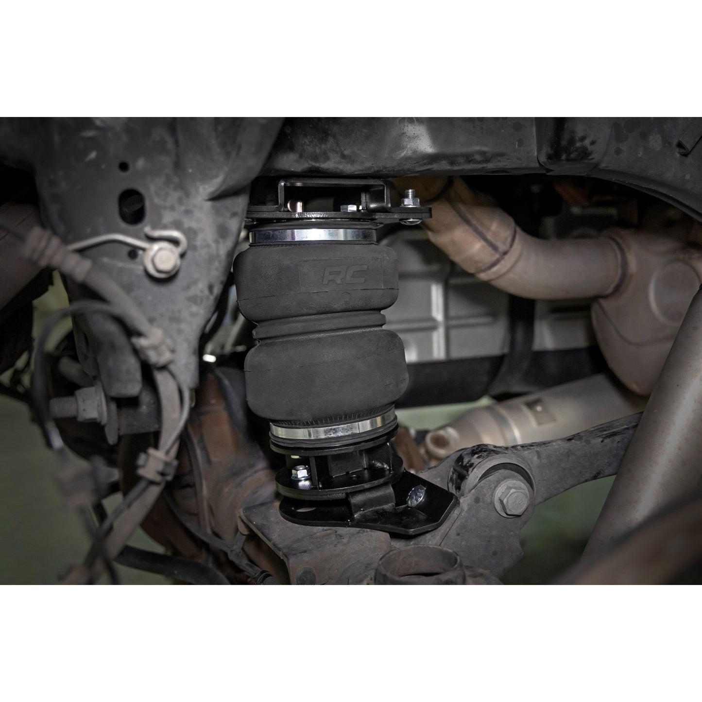 ROUGH COUNTRY Air Spring Kit w/compressor | Wireless Controller | 6 Inch Lift Kit | Ram 1500 (19-25) | 100356WC