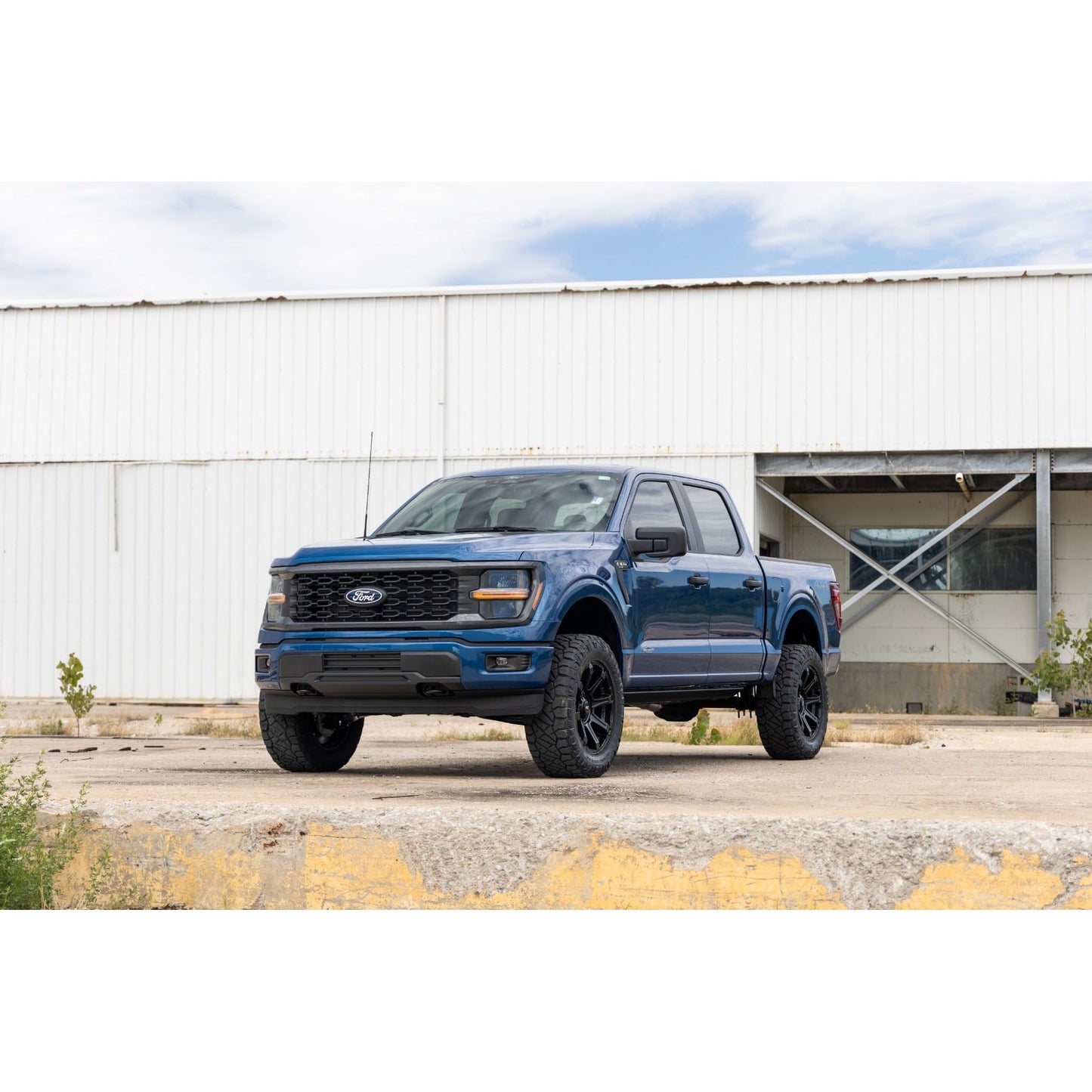 ROUGH COUNTRY | 3 Inch Lift Kit  Forged UCA  Ford F-150 2WD (2021-2026) | 41430_A