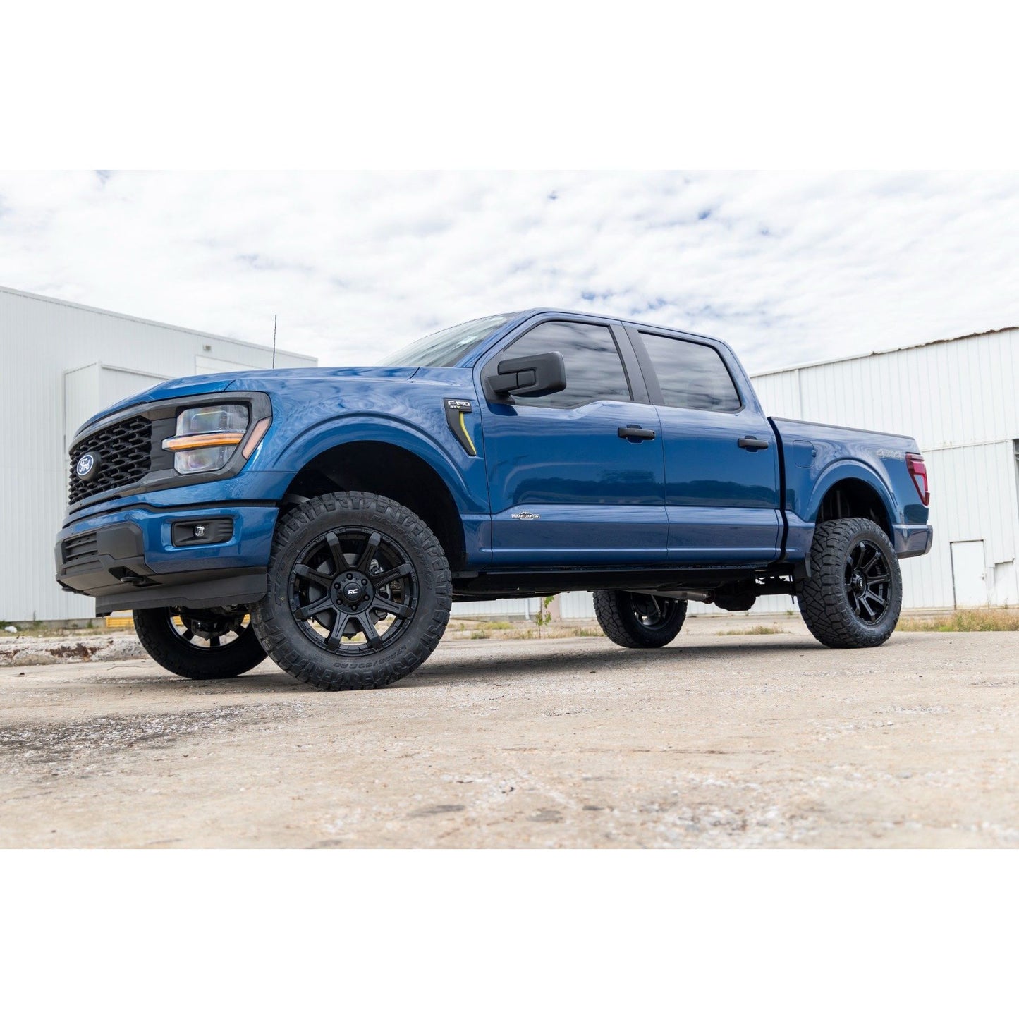 ROUGH COUNTRY | 3 Inch Lift Kit  Forged UCA  Ford F-150 4WD (2021-2026) | 41430