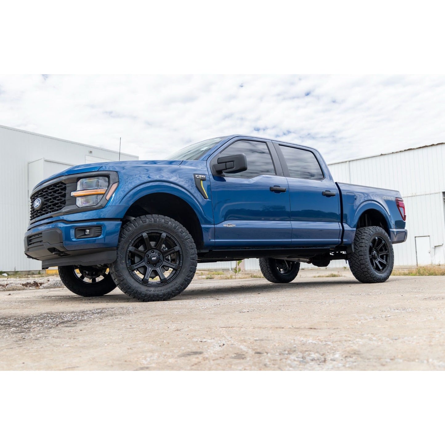 ROUGH COUNTRY | 3 Inch Lift Kit  Forged UCA  Ford F-150 2WD (2021-2026) | 41430_A