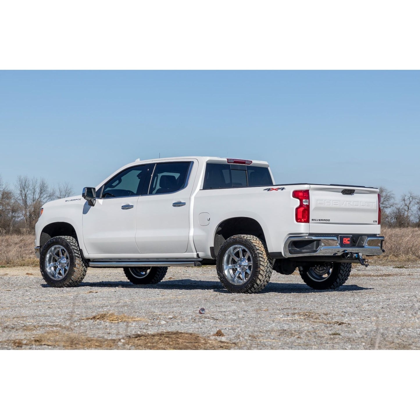 ROUGH COUNTRY | 3.5 Inch Lift Kit  M1  Rear Mono Leaf  Chevy Silverado 1500 2WD/4WD (25-26) | 28240_A