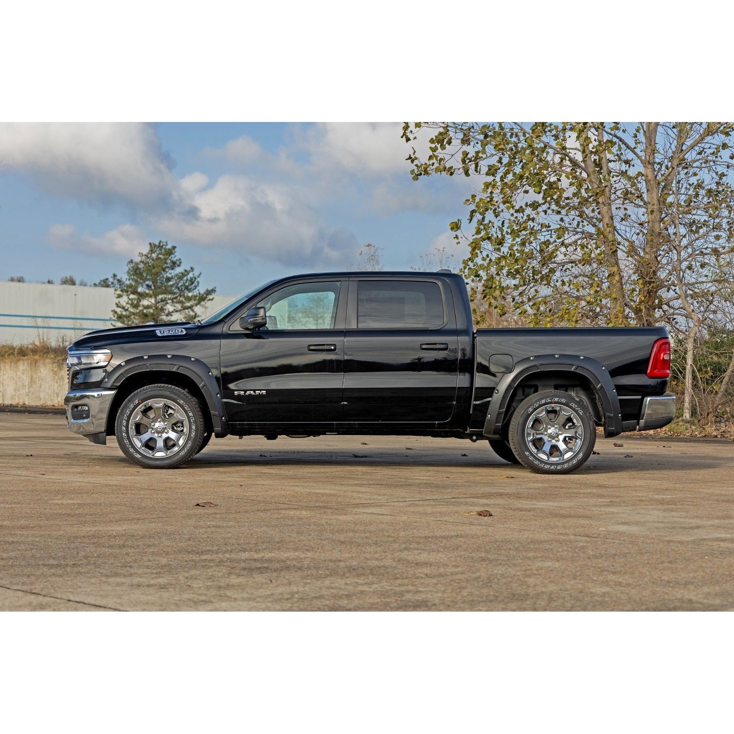 ROUGH COUNTRY Fender Flares | Defender | PW7 Bright White | Ram 1500 2WD/4WD (2025) | A-D319205-PW7