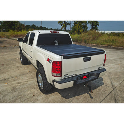 ROUGH COUNTRY | Hard Low Profile Bed Cover  5'9" Bed  No Rail Caps  Chevy/GMC 1500 (07-13) | 47113550B