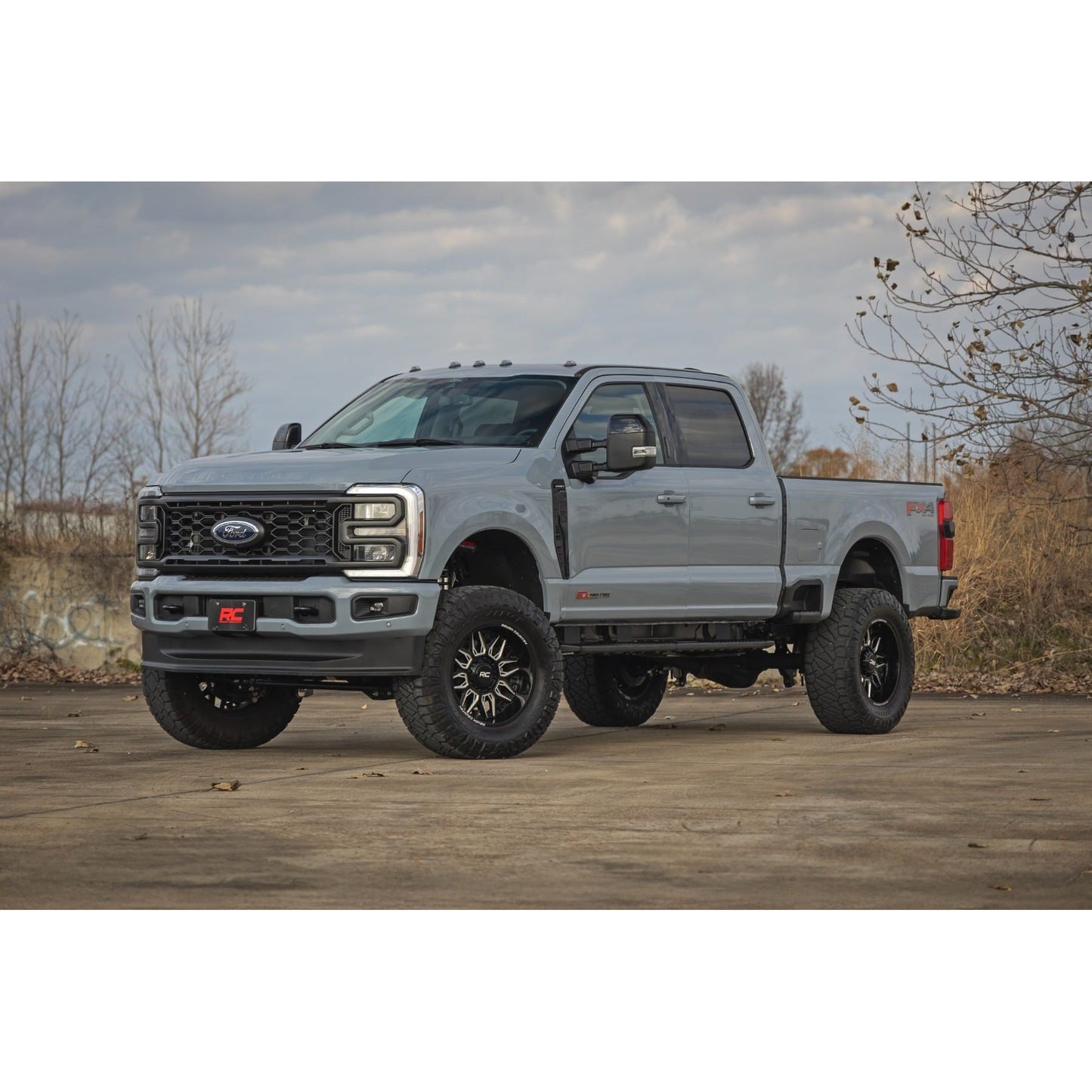 ROUGH COUNTRY | 4.5 Inch Lift Kit  Radius Arm  Diesel  M1  Ford F-250/F-350 Super Duty (23-26) | 400340