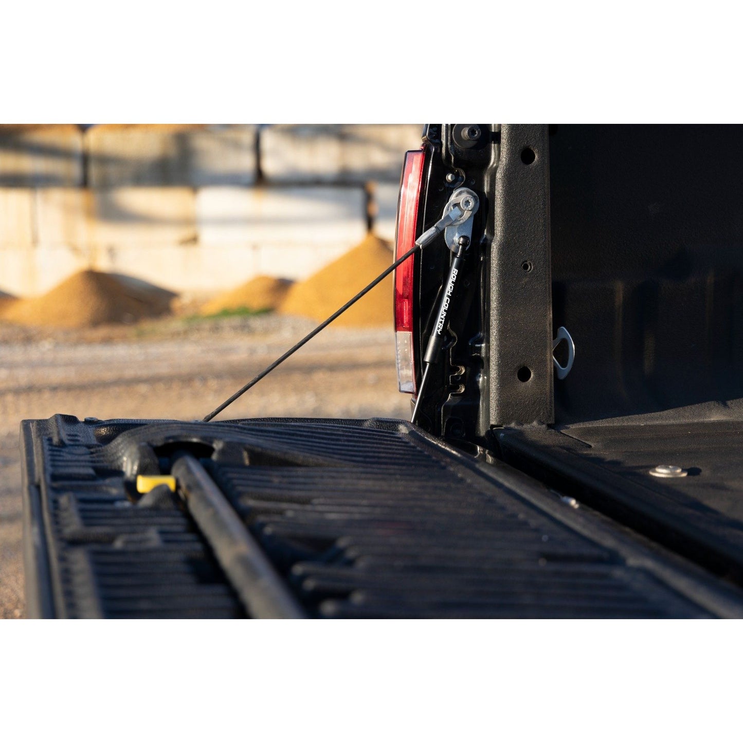 ROUGH COUNTRY Tailgate Assist | Ford F-250/F-350 Super Duty 2WD/4WD (1999-2016) | 73220